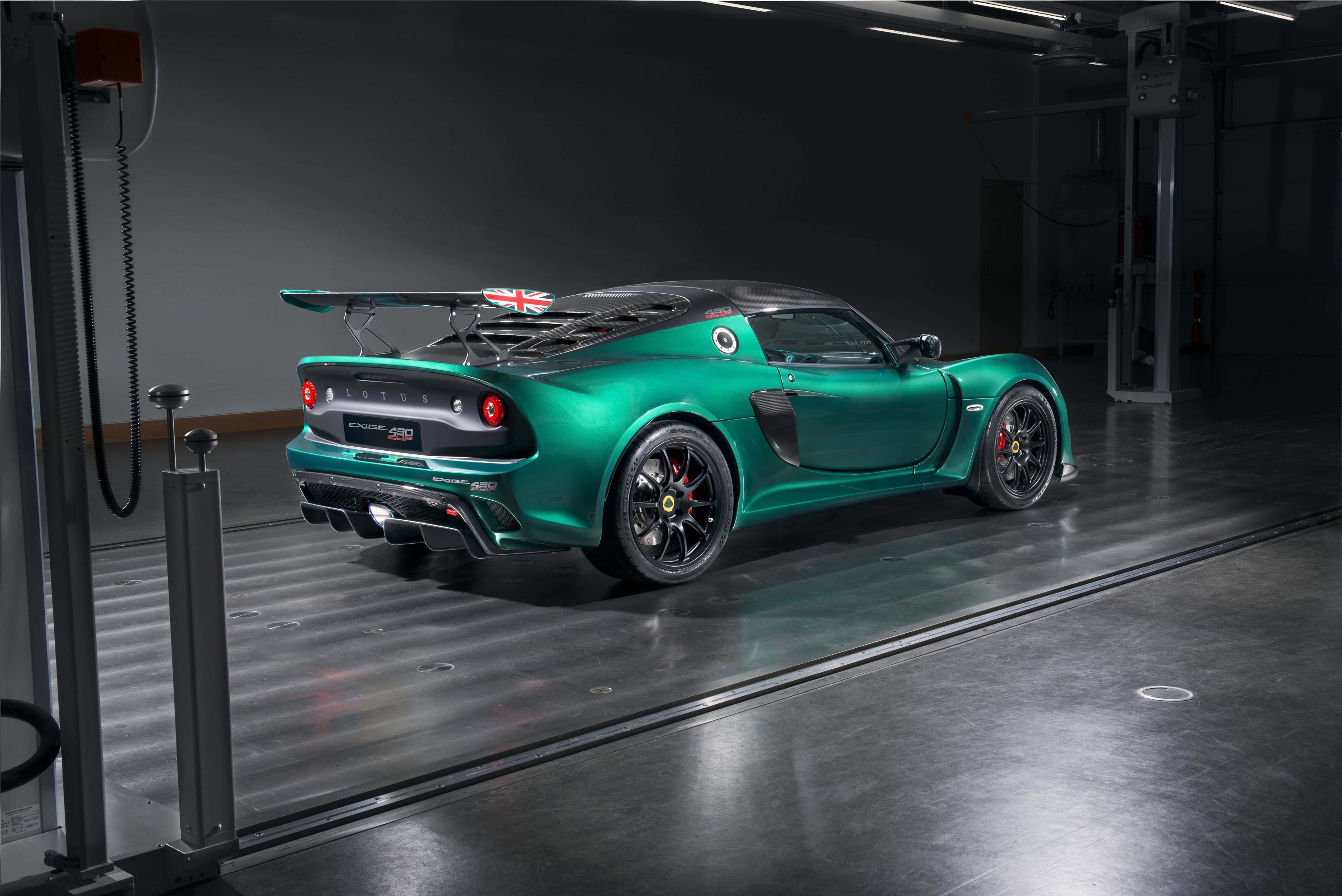 Exige430Cup-4724_Plate-min